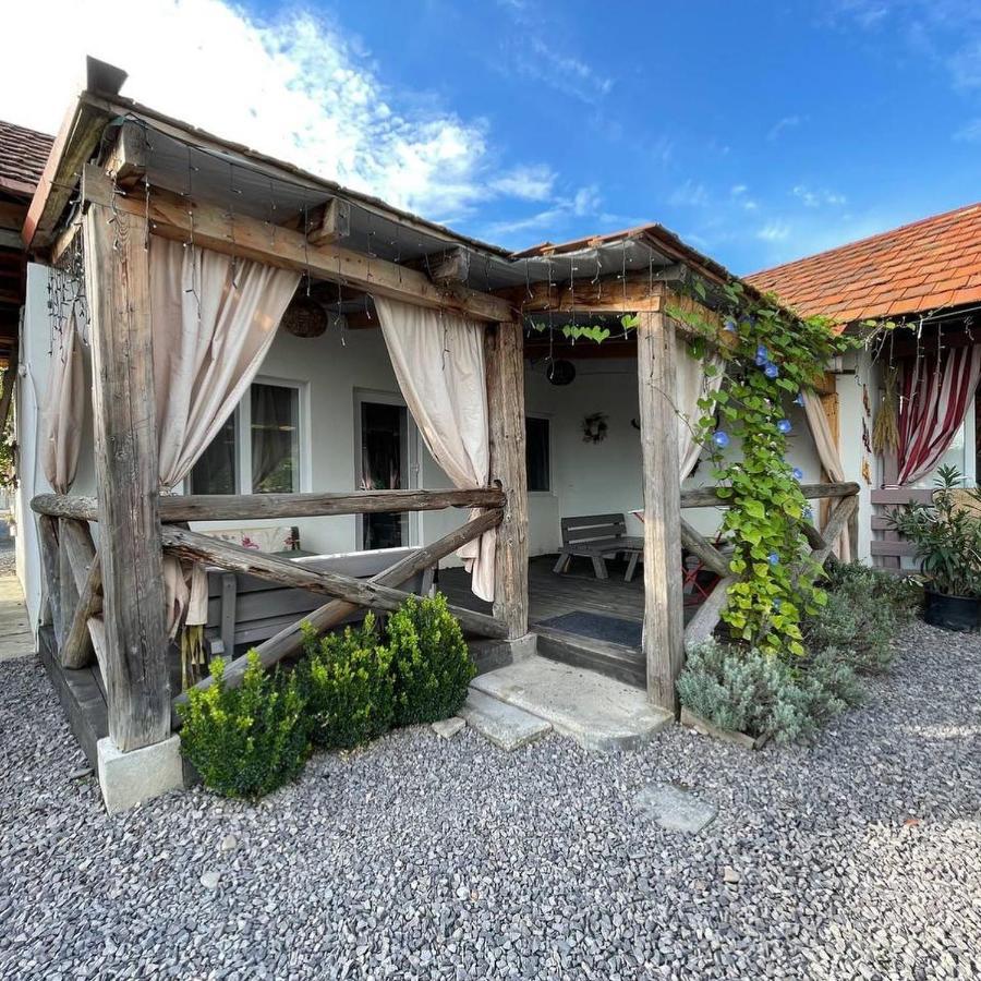 Villa Lukash Yanoshi Esterno foto